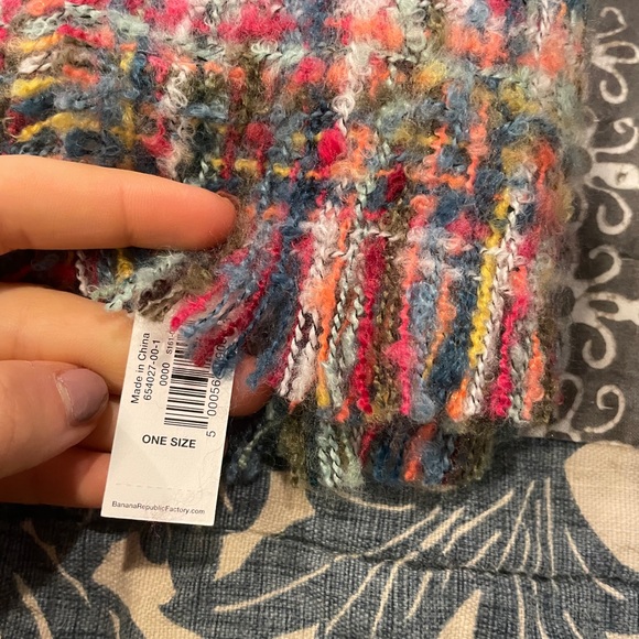 Banana Republic Scarf - Picture 4 of 4